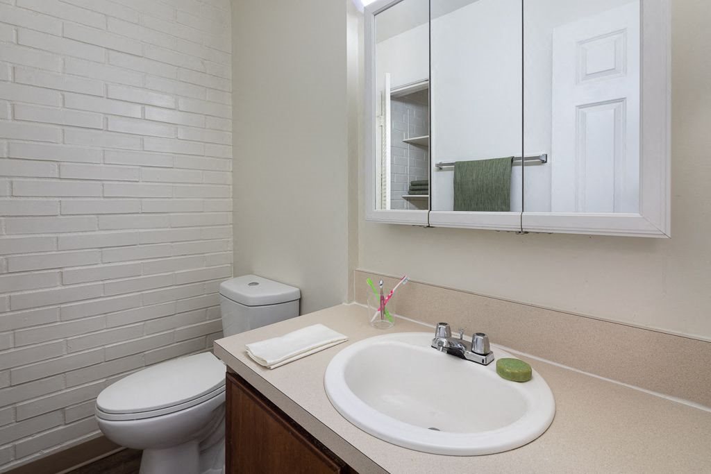 Photos and Video of Kingway Apartments in Seattle, WA